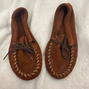 Minnetonka Boys Moccasins NWOT Size 13